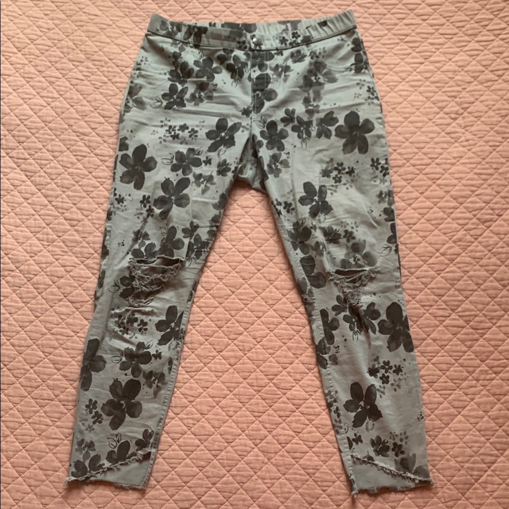 HUE - Legging / Jegging -  Ripped High Rise 7/8  Faded Floral Denim Grey - LARGE